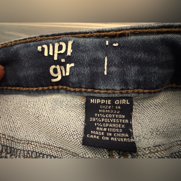 Stylish Denim Shorts with Button Detail - Picture 2 of 5